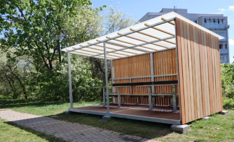 Coworking kiosk – for students group projects and creative meetings outdoors