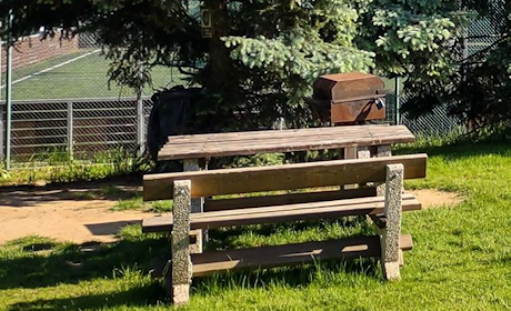 Barbecue grill – two locations for hanging out with friends, until 10 p.m.